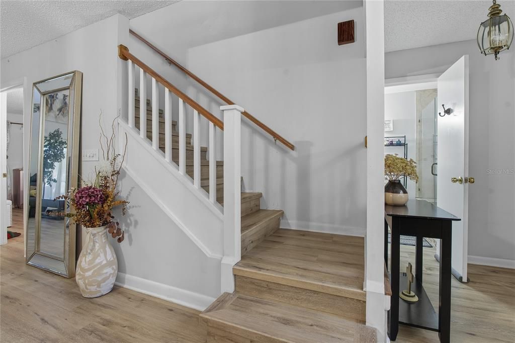 На продажу: $292,999 (3 спален, 3 ванн, 1844 Квадратных фут)