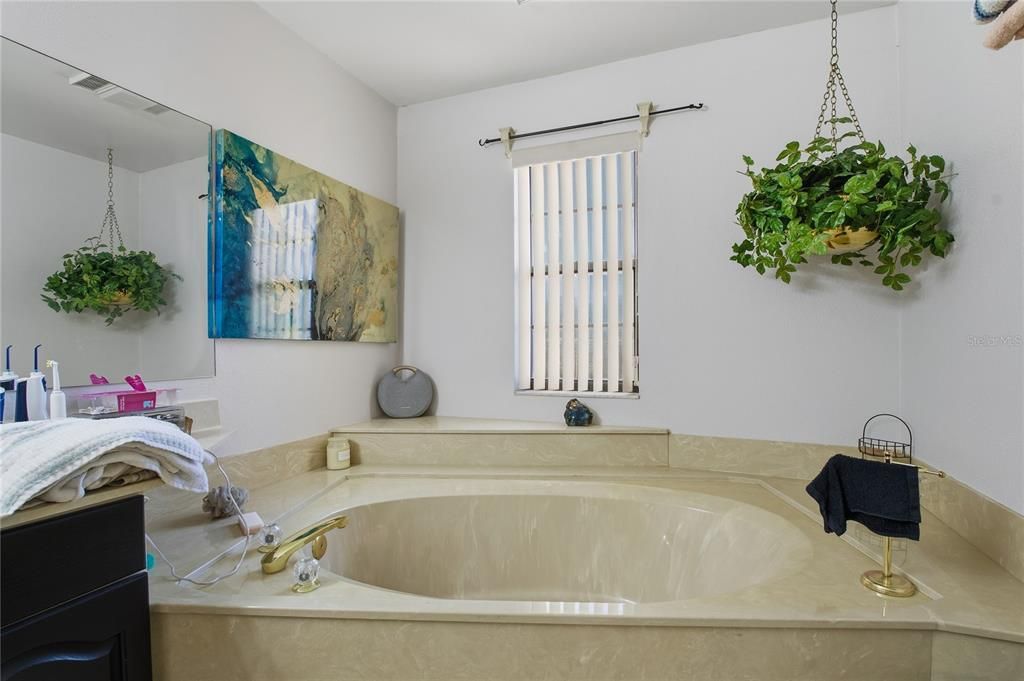 На продажу: $292,999 (3 спален, 3 ванн, 1844 Квадратных фут)