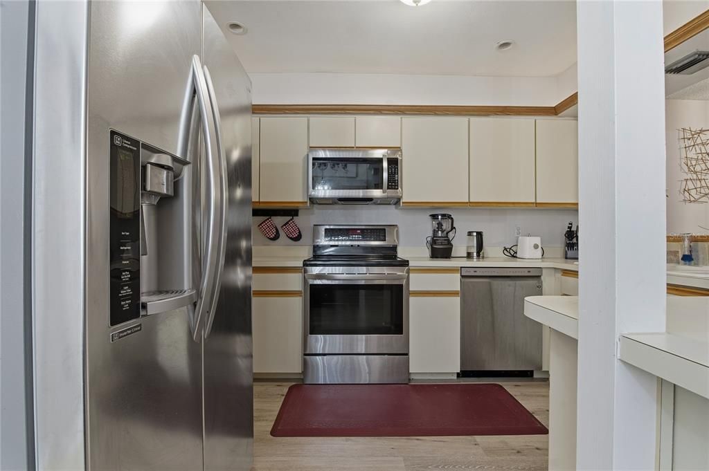 На продажу: $292,999 (3 спален, 3 ванн, 1844 Квадратных фут)