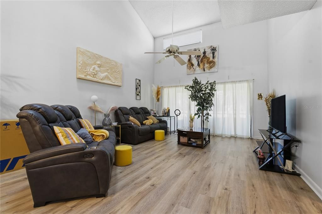 На продажу: $292,999 (3 спален, 3 ванн, 1844 Квадратных фут)