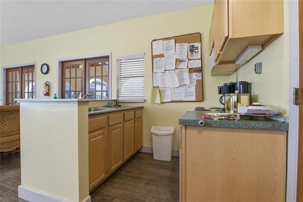 На продажу: $292,999 (3 спален, 3 ванн, 1844 Квадратных фут)