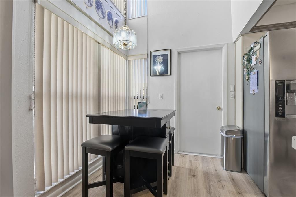 На продажу: $292,999 (3 спален, 3 ванн, 1844 Квадратных фут)