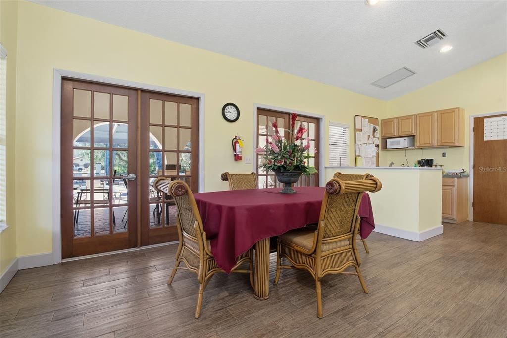 На продажу: $292,999 (3 спален, 3 ванн, 1844 Квадратных фут)