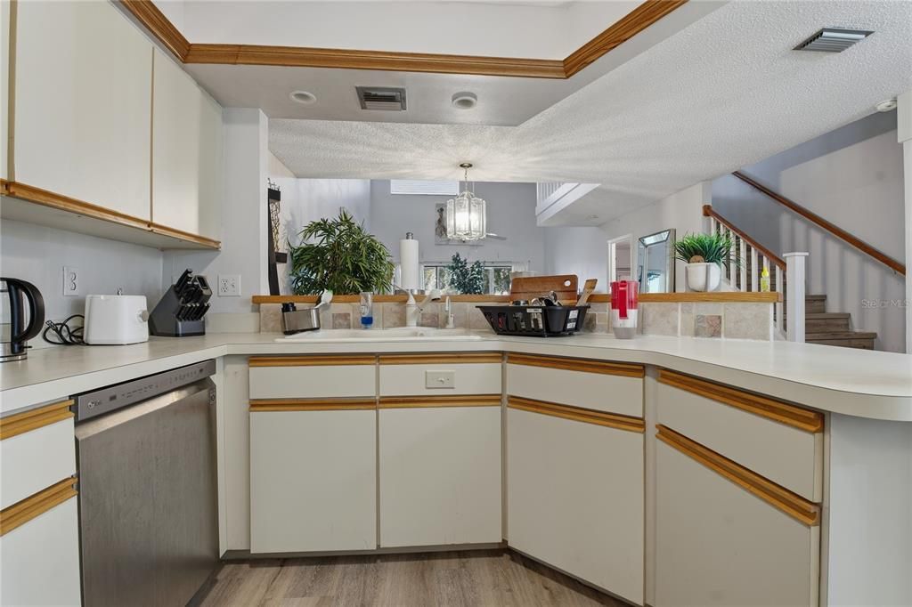 На продажу: $292,999 (3 спален, 3 ванн, 1844 Квадратных фут)