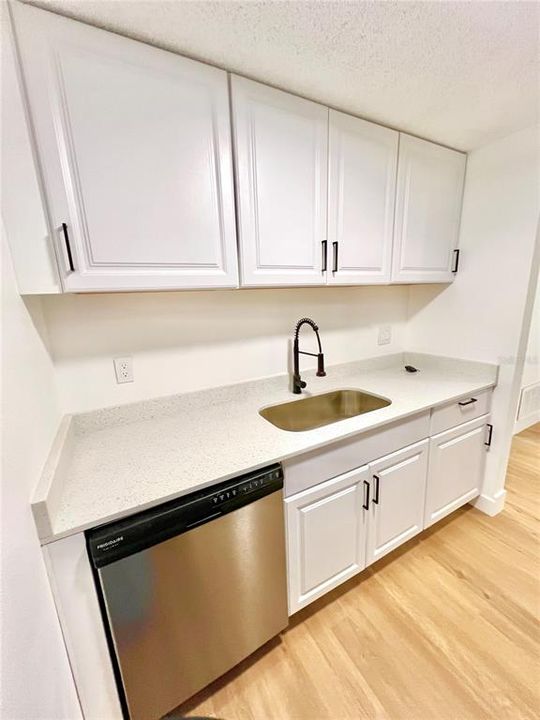 For Rent: $1,290 (2 beds, 1 baths, 722 Square Feet)