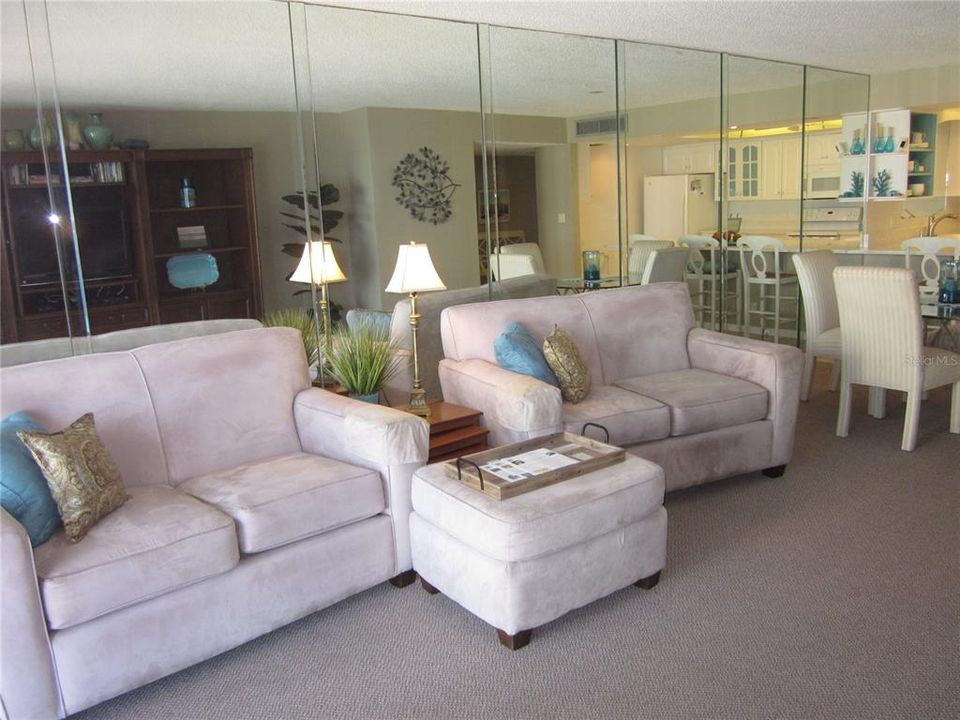 待售: $645,000 (2 贝兹, 2 浴室, 1327 平方英尺)