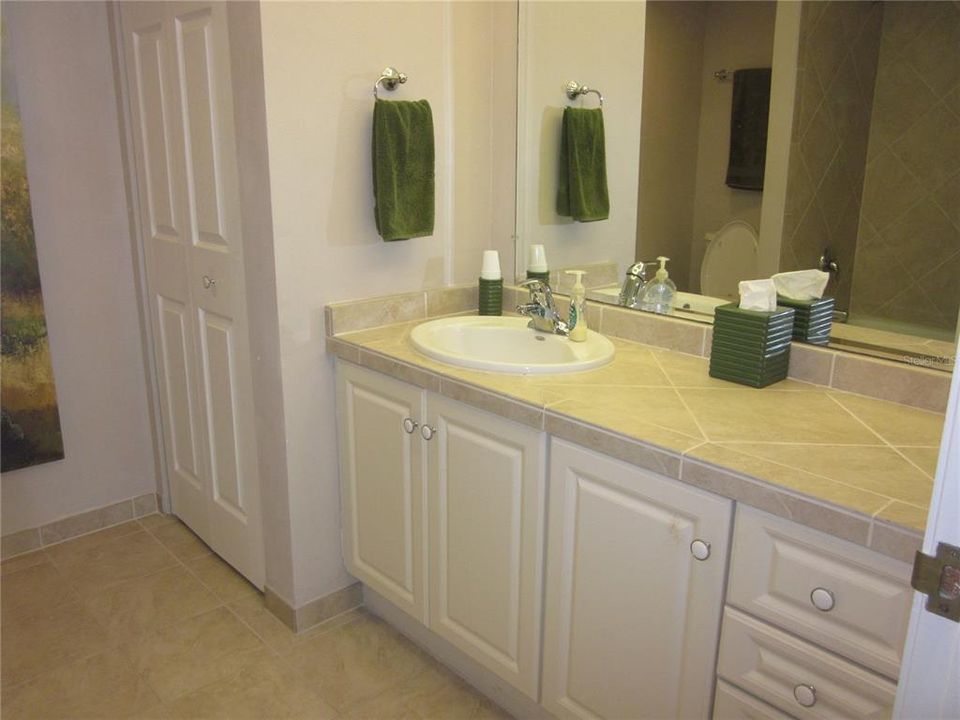 待售: $645,000 (2 贝兹, 2 浴室, 1327 平方英尺)