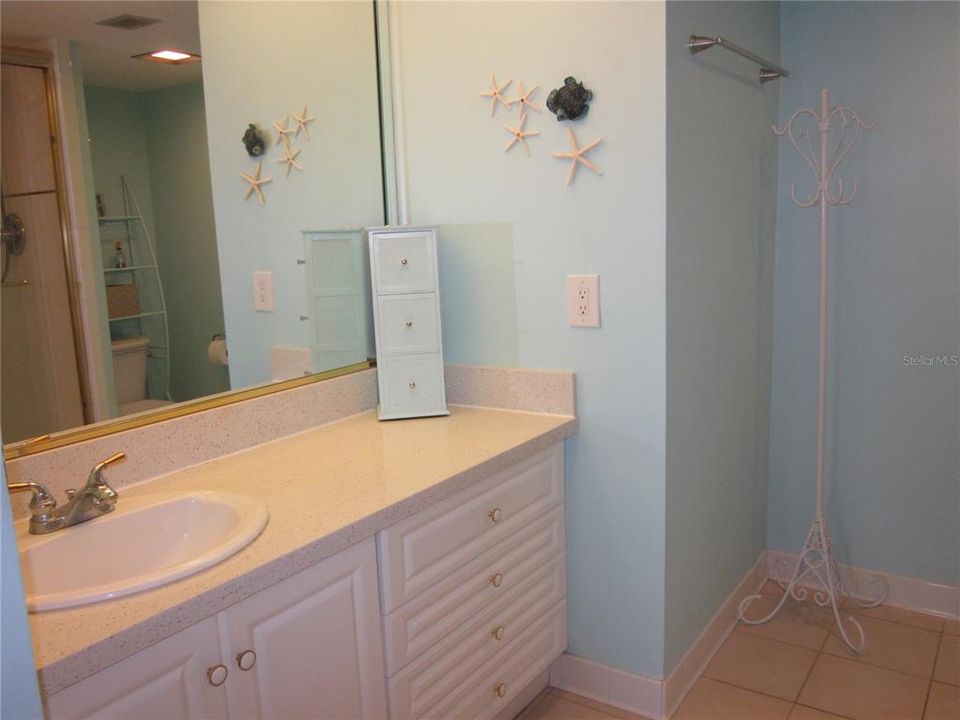 待售: $645,000 (2 贝兹, 2 浴室, 1327 平方英尺)