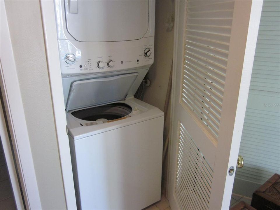 待售: $645,000 (2 贝兹, 2 浴室, 1327 平方英尺)