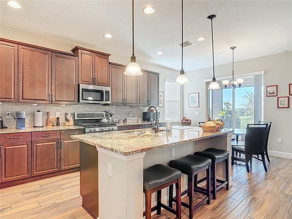 En Venta: $499,900 (3 camas, 3 baños, 2206 Pies cuadrados)