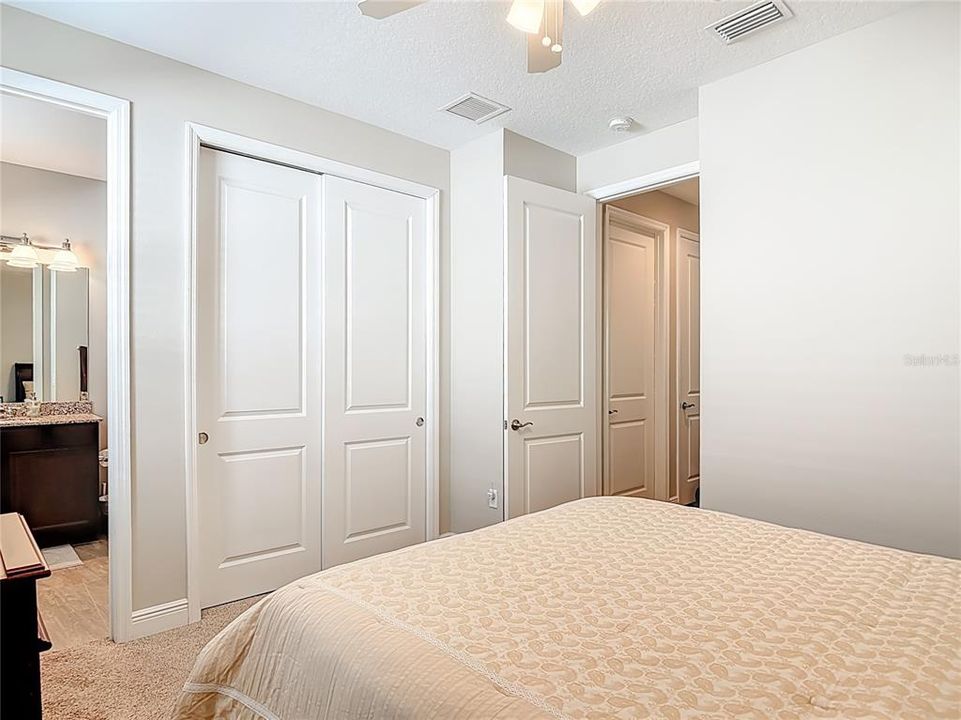 En Venta: $499,900 (3 camas, 3 baños, 2206 Pies cuadrados)