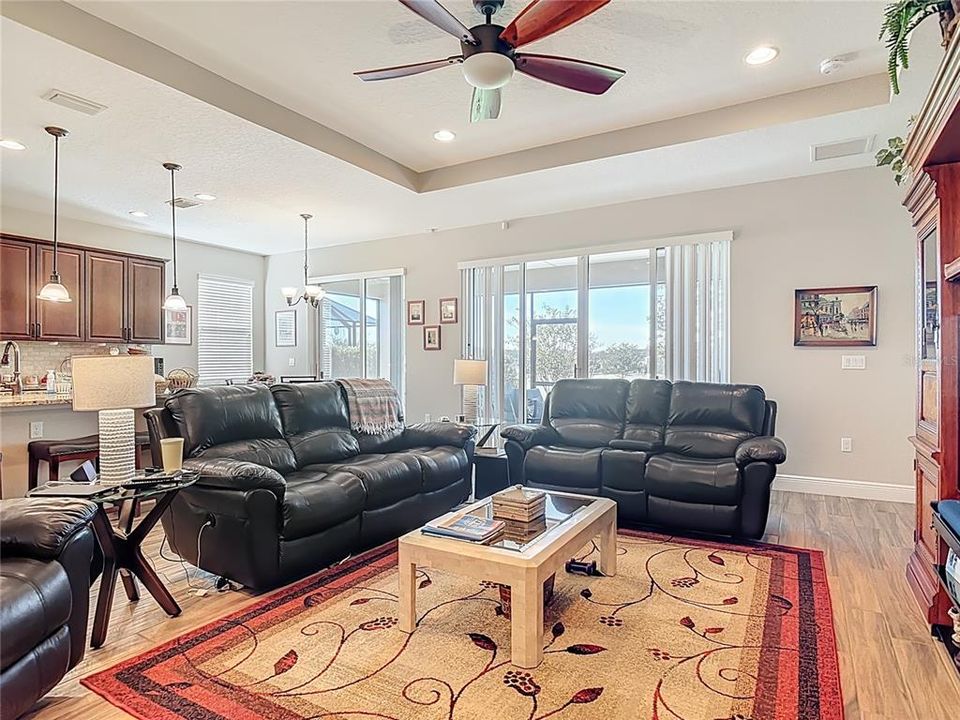 En Venta: $499,900 (3 camas, 3 baños, 2206 Pies cuadrados)