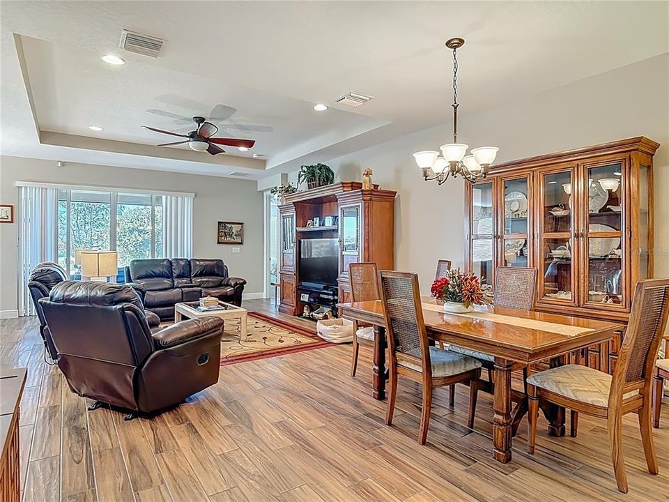 En Venta: $499,900 (3 camas, 3 baños, 2206 Pies cuadrados)