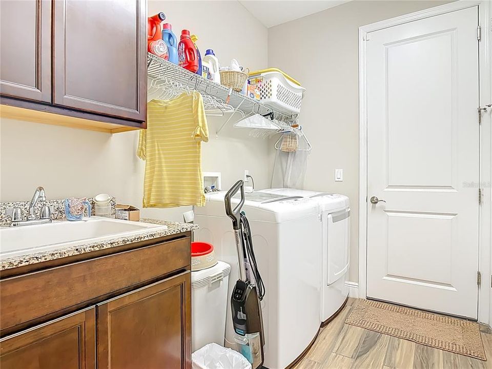 En Venta: $499,900 (3 camas, 3 baños, 2206 Pies cuadrados)