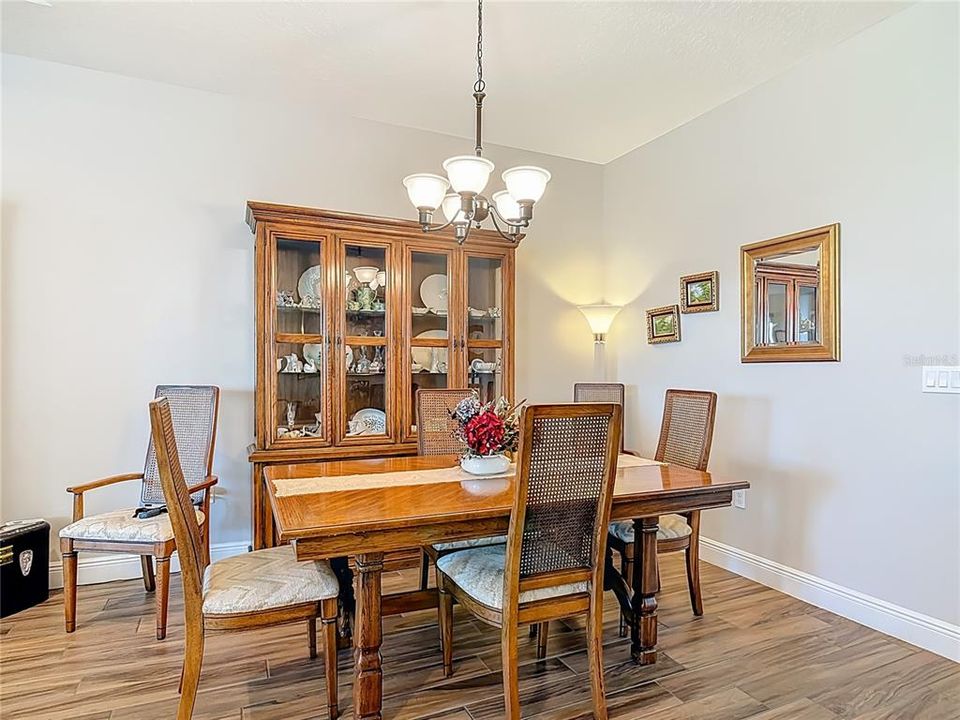 En Venta: $499,900 (3 camas, 3 baños, 2206 Pies cuadrados)