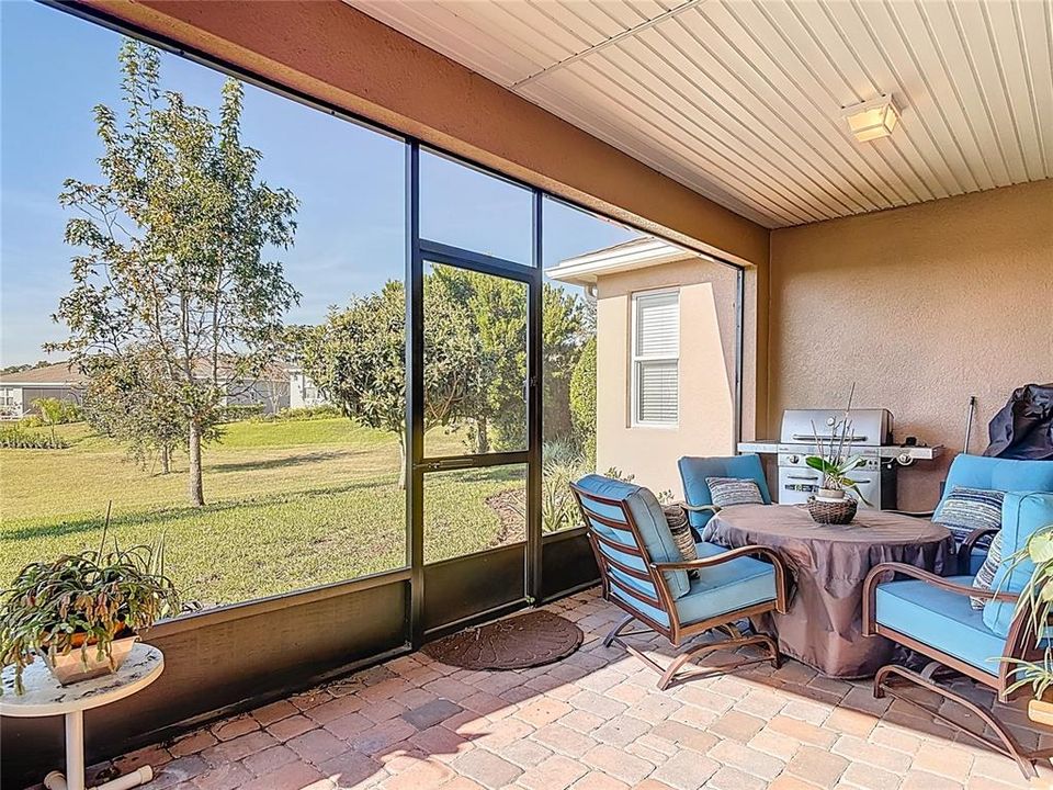 En Venta: $499,900 (3 camas, 3 baños, 2206 Pies cuadrados)