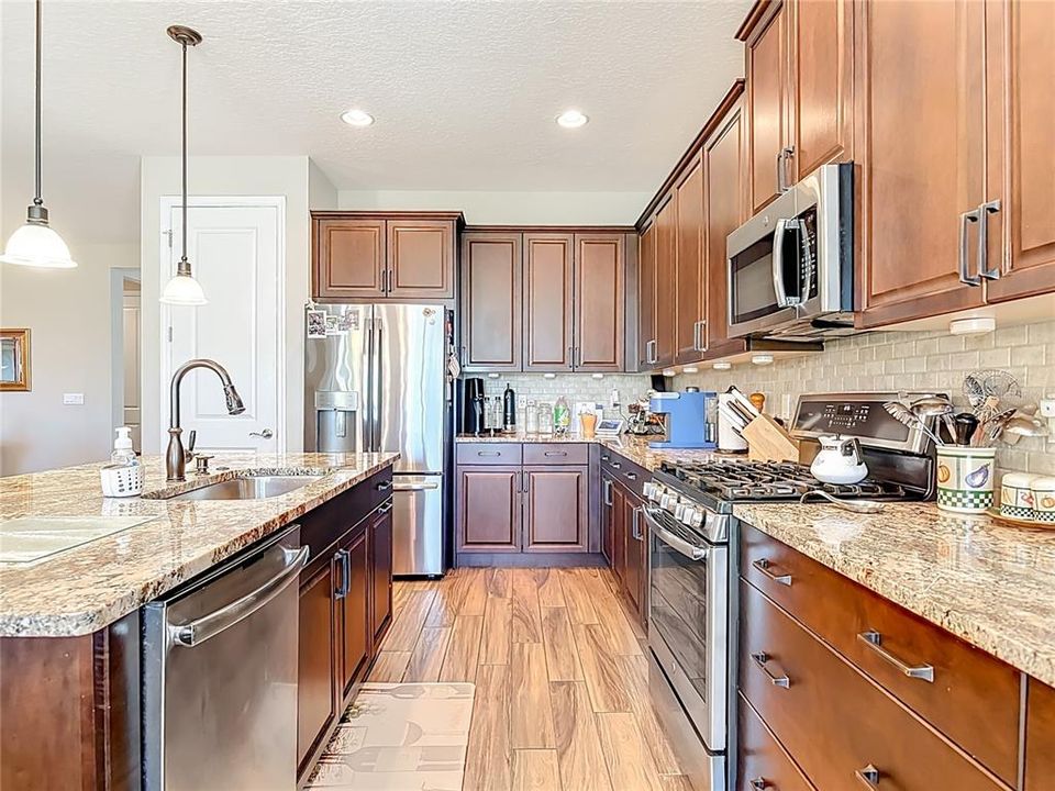 En Venta: $499,900 (3 camas, 3 baños, 2206 Pies cuadrados)