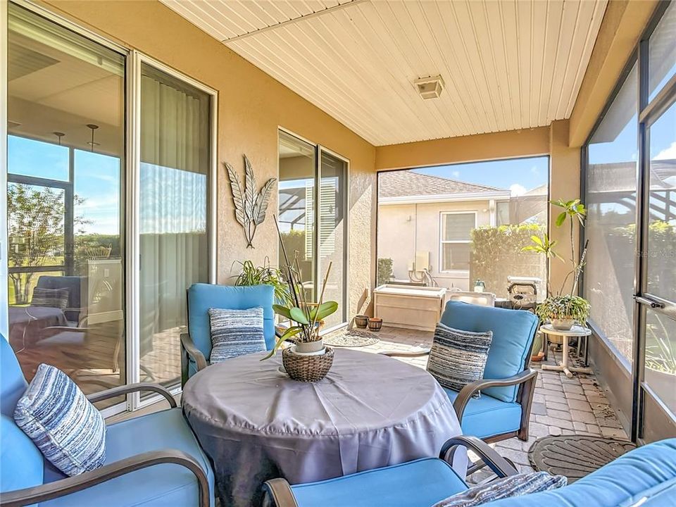 En Venta: $499,900 (3 camas, 3 baños, 2206 Pies cuadrados)