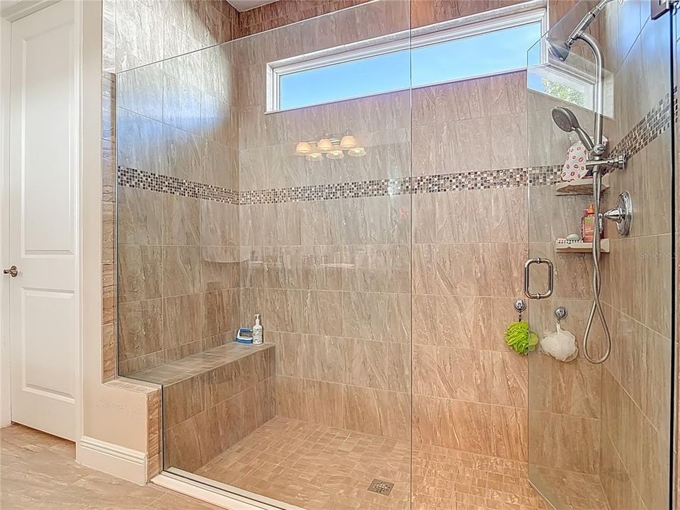 En Venta: $499,900 (3 camas, 3 baños, 2206 Pies cuadrados)