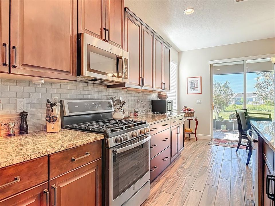 En Venta: $499,900 (3 camas, 3 baños, 2206 Pies cuadrados)