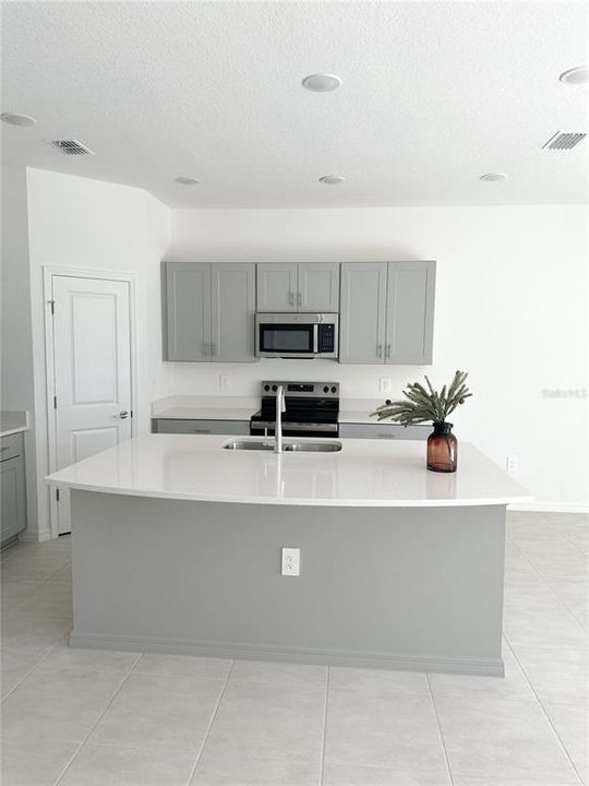 出租: $1,900 (3 贝兹, 2 浴室, 1799 平方英尺)