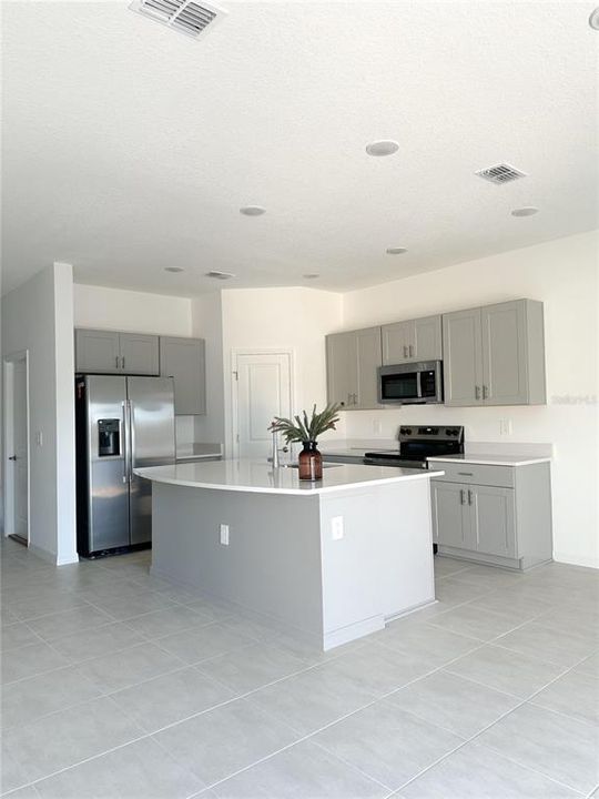 出租: $1,900 (3 贝兹, 2 浴室, 1799 平方英尺)