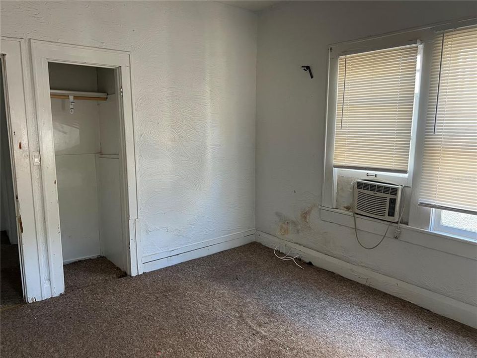 待售: $246,000 (2 贝兹, 1 浴室, 1144 平方英尺)