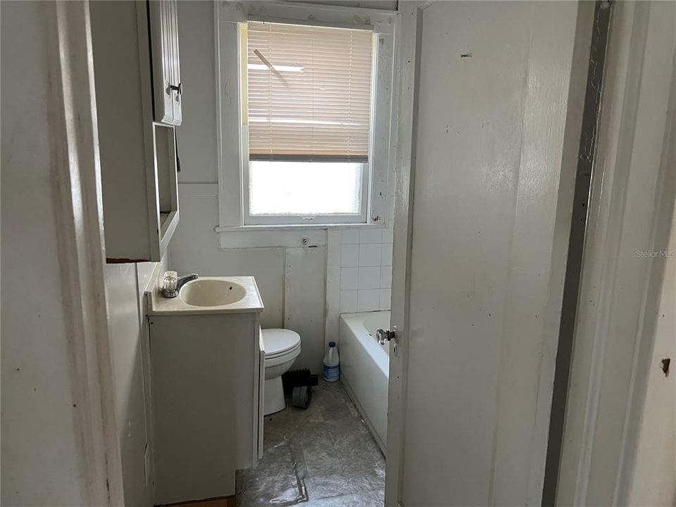 待售: $246,000 (2 贝兹, 1 浴室, 1144 平方英尺)