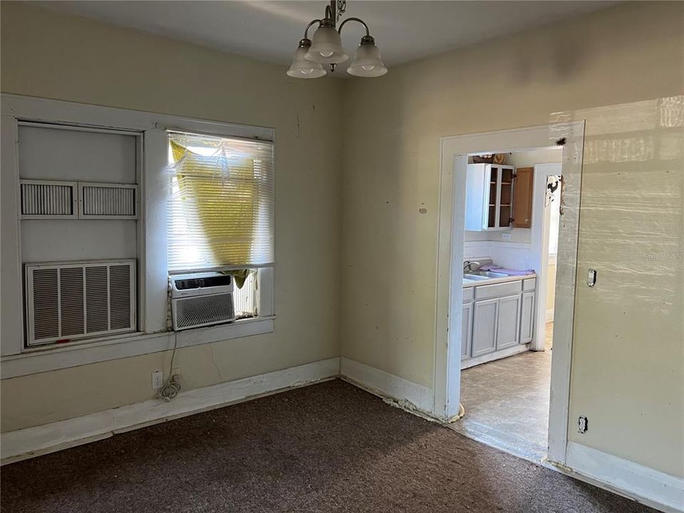 待售: $246,000 (2 贝兹, 1 浴室, 1144 平方英尺)