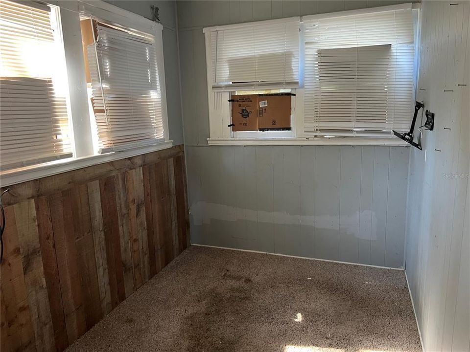 待售: $246,000 (2 贝兹, 1 浴室, 1144 平方英尺)