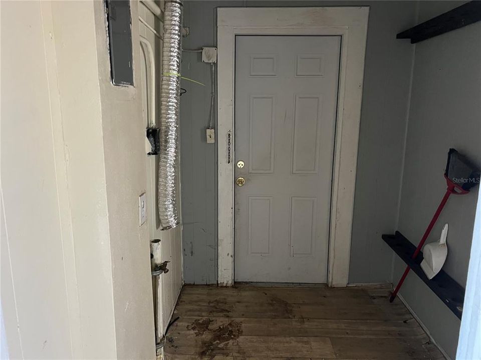 待售: $246,000 (2 贝兹, 1 浴室, 1144 平方英尺)