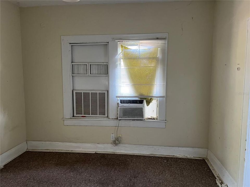 待售: $246,000 (2 贝兹, 1 浴室, 1144 平方英尺)