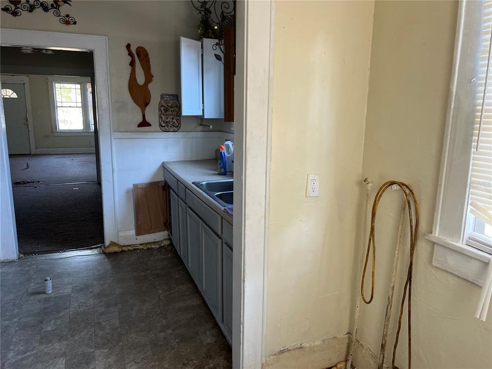 待售: $246,000 (2 贝兹, 1 浴室, 1144 平方英尺)