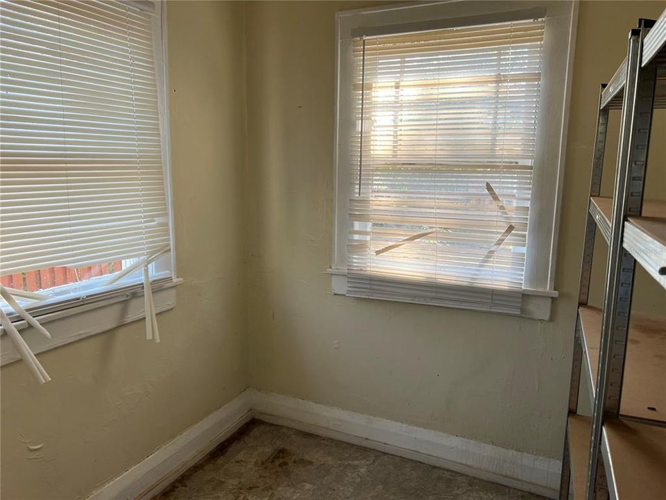 待售: $246,000 (2 贝兹, 1 浴室, 1144 平方英尺)