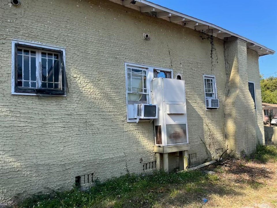 待售: $246,000 (2 贝兹, 1 浴室, 1144 平方英尺)