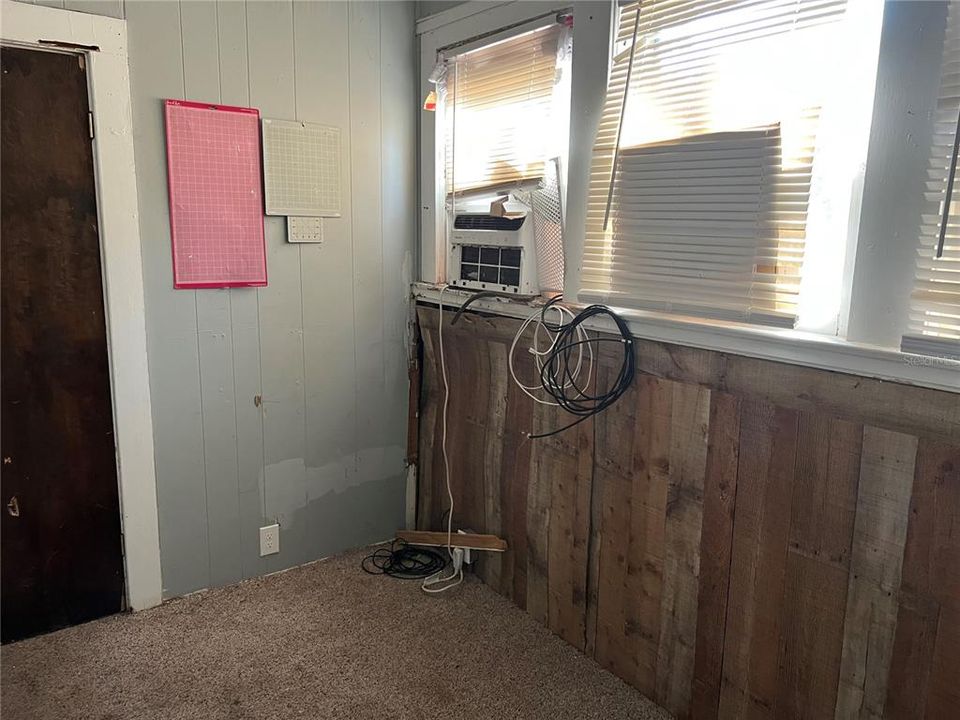 待售: $246,000 (2 贝兹, 1 浴室, 1144 平方英尺)