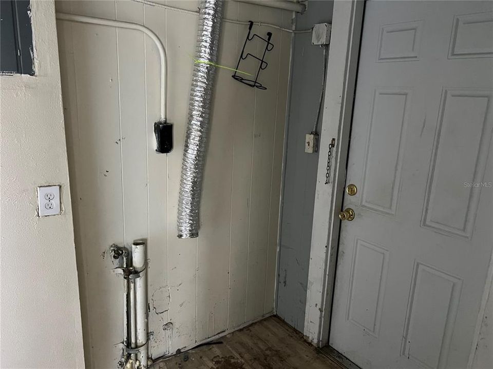 待售: $246,000 (2 贝兹, 1 浴室, 1144 平方英尺)