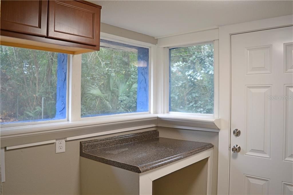 出租: $1,800 (4 贝兹, 1 浴室, 1306 平方英尺)