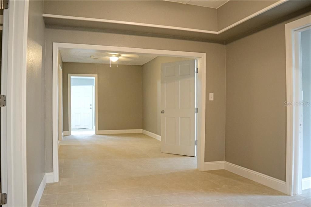 出租: $1,800 (4 贝兹, 1 浴室, 1306 平方英尺)