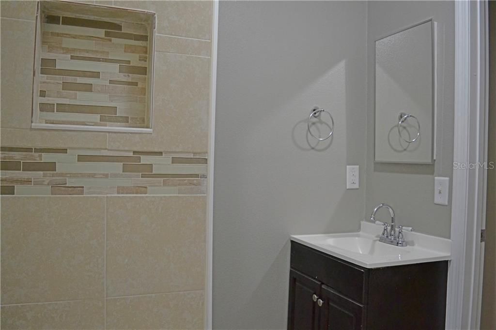 出租: $1,800 (4 贝兹, 1 浴室, 1306 平方英尺)