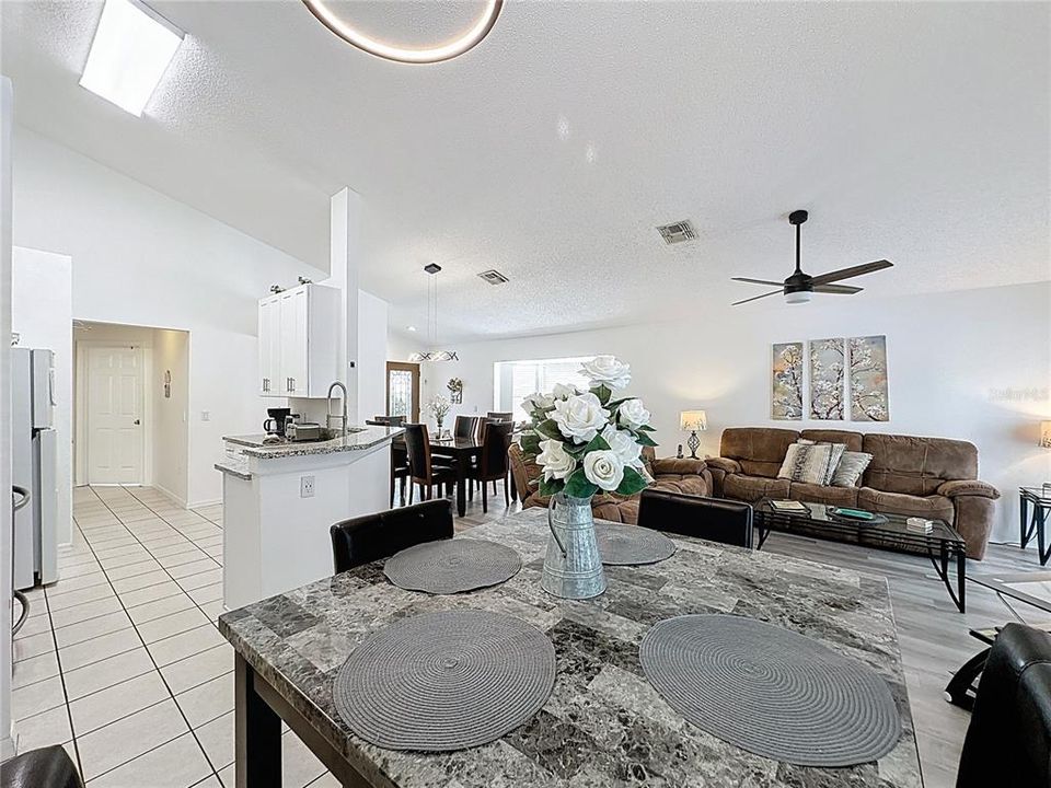 На продажу: $339,999 (4 спален, 3 ванн, 1542 Квадратных фут)