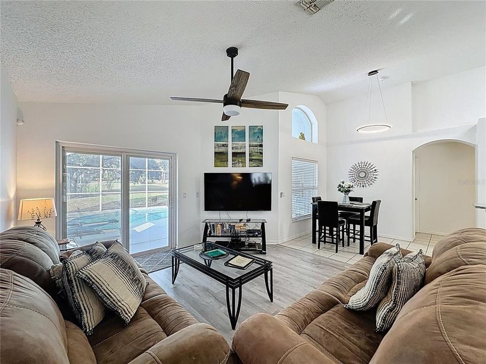 На продажу: $339,999 (4 спален, 3 ванн, 1542 Квадратных фут)