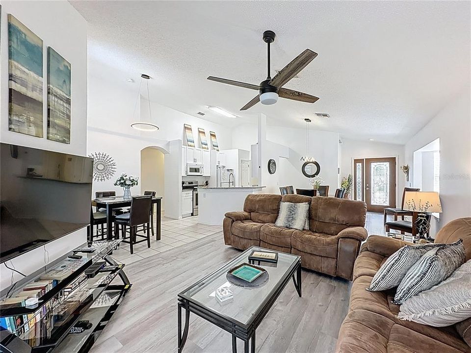 На продажу: $339,999 (4 спален, 3 ванн, 1542 Квадратных фут)