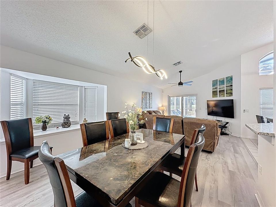 На продажу: $339,999 (4 спален, 3 ванн, 1542 Квадратных фут)