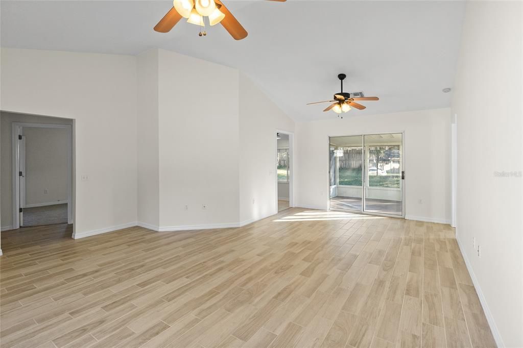 For Sale: $299,900 (2 beds, 2 baths, 1155 Square Feet)