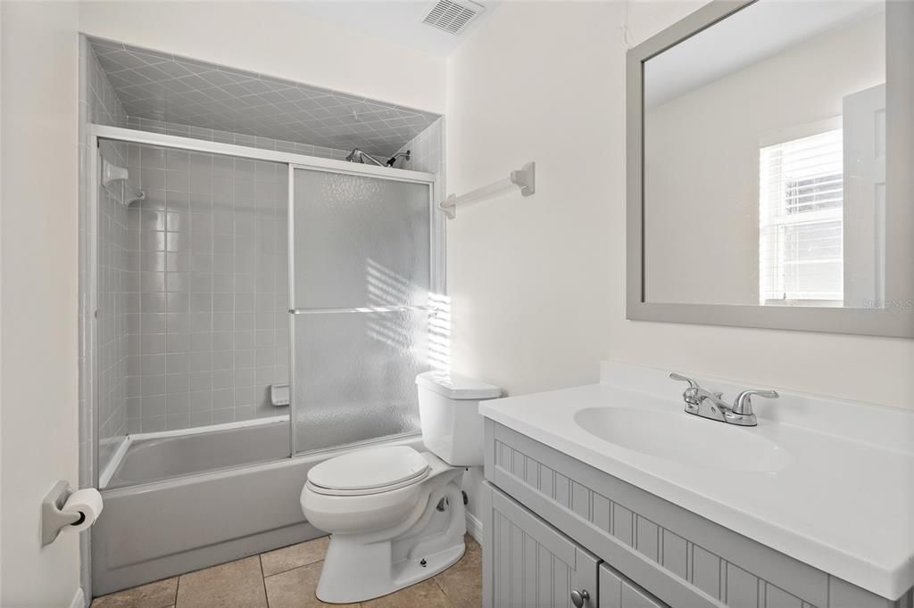 For Sale: $299,900 (2 beds, 2 baths, 1155 Square Feet)