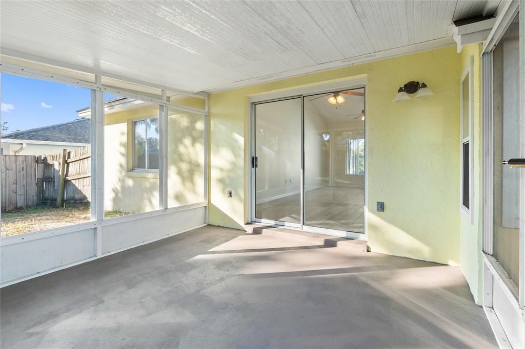 For Sale: $299,900 (2 beds, 2 baths, 1155 Square Feet)