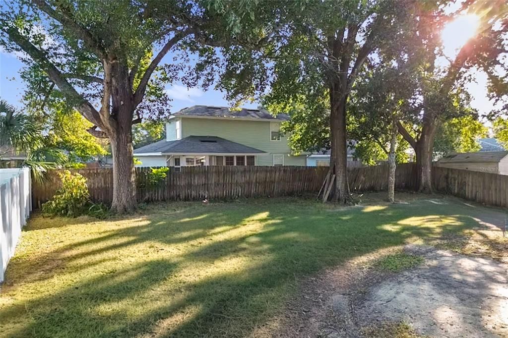 For Sale: $299,900 (2 beds, 2 baths, 1155 Square Feet)