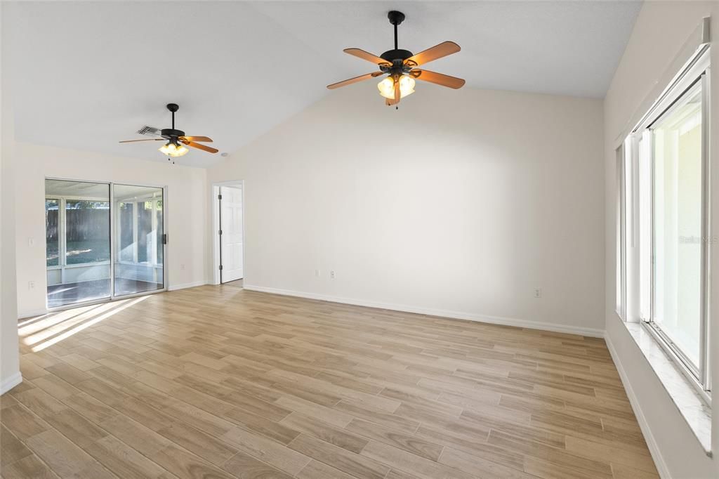 For Sale: $299,900 (2 beds, 2 baths, 1155 Square Feet)