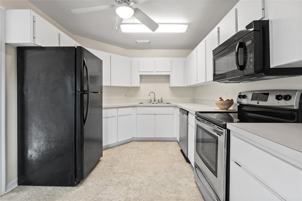 For Sale: $299,900 (2 beds, 2 baths, 1155 Square Feet)